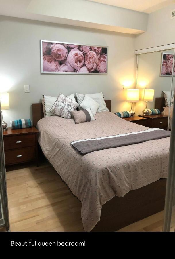 Апартаменты Beautiful Unit In Heart Of Downtown Торонто Экстерьер фото